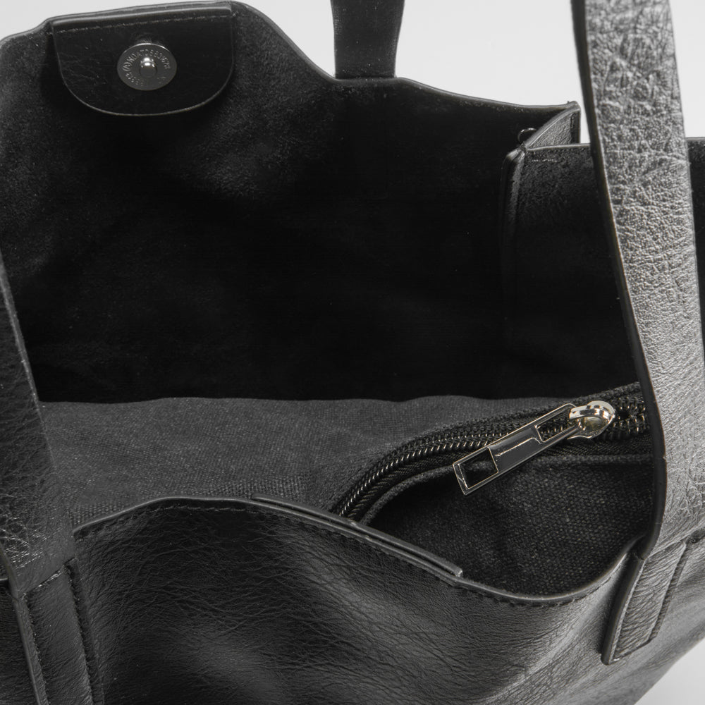 Bolso shopper negro con remaches PICCOLA PIU