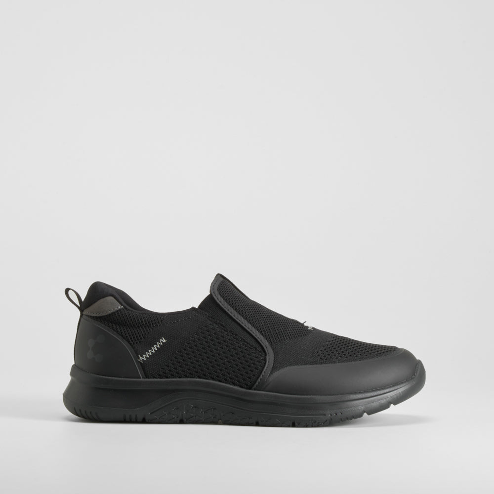 Deportivo slip on negro COMFEET