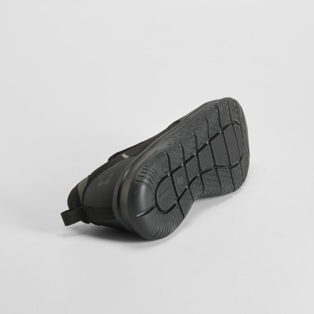 Deportivo slip on negro COMFEET