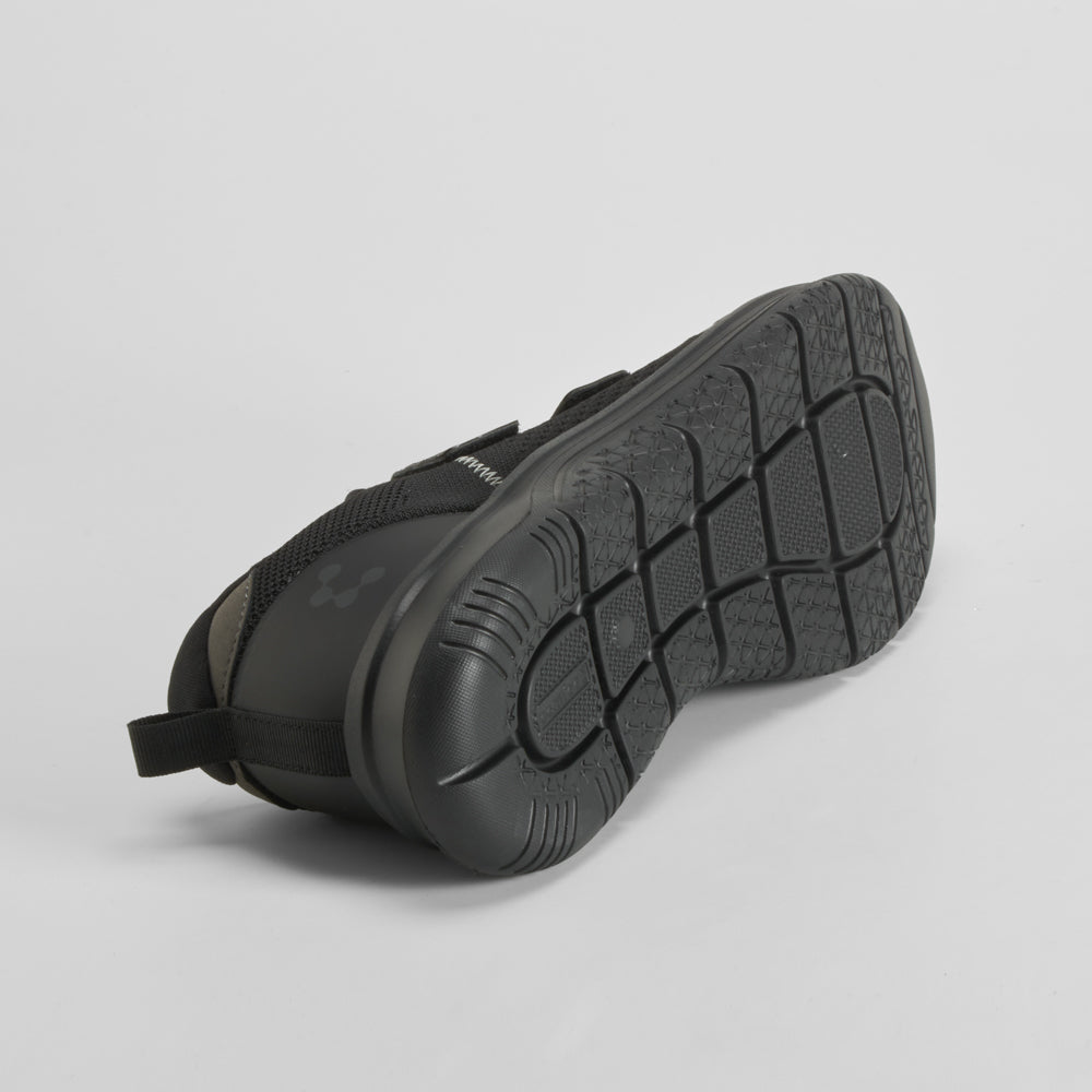 Deportivo velcro negro COMFEET