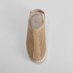 Zueco perfos beige oscuro COMFEET