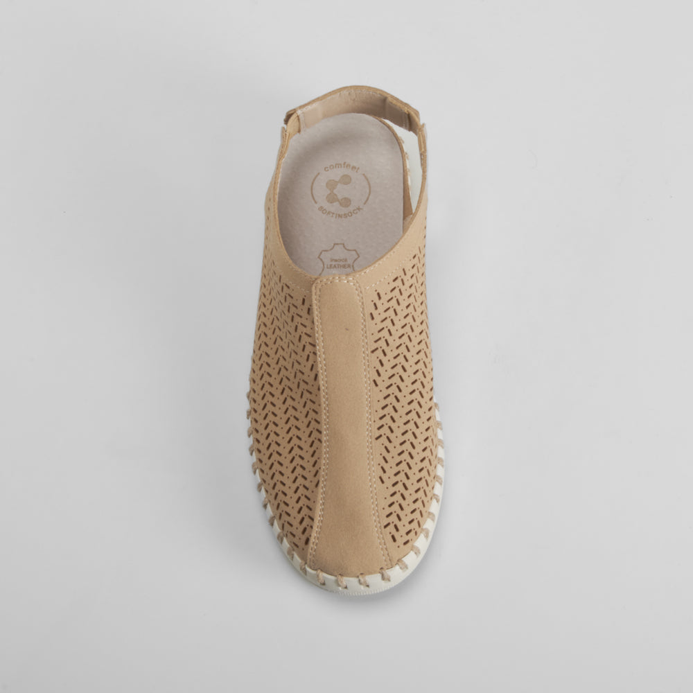 Zueco perfos beige oscuro COMFEET