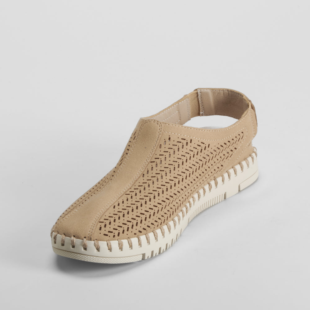 Zueco perfos beige oscuro COMFEET