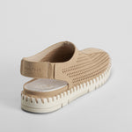 Zueco perfos beige oscuro COMFEET