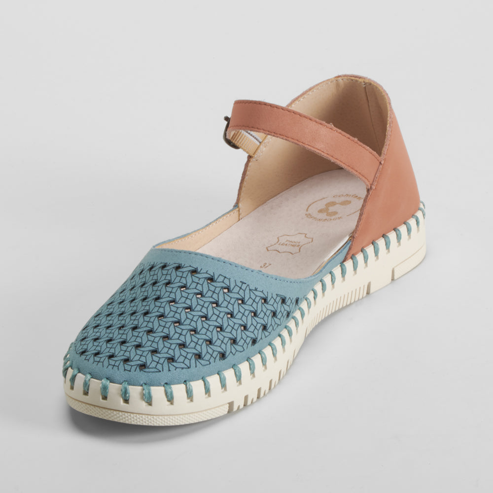 Merceditas perfos azul COMFEET