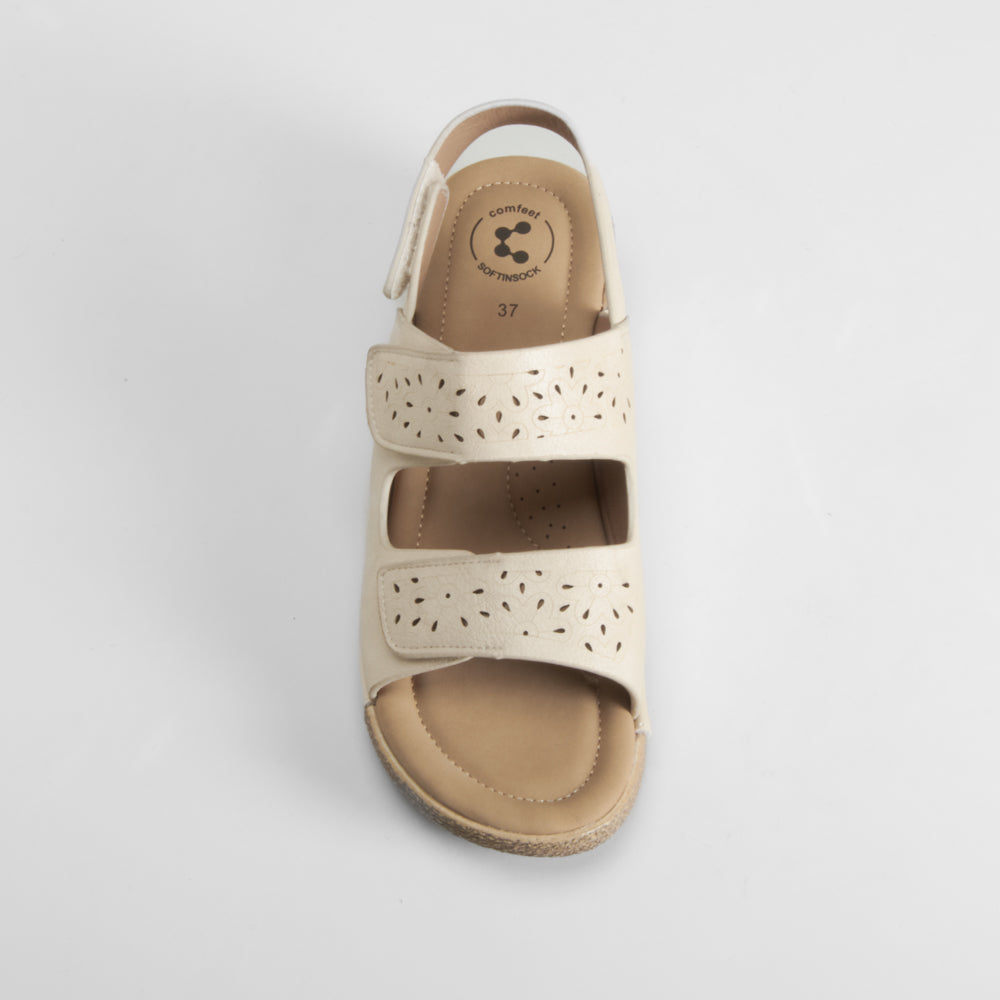 Sandalia perfos beige COMFEET