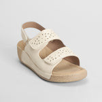 Sandalia perfos beige COMFEET