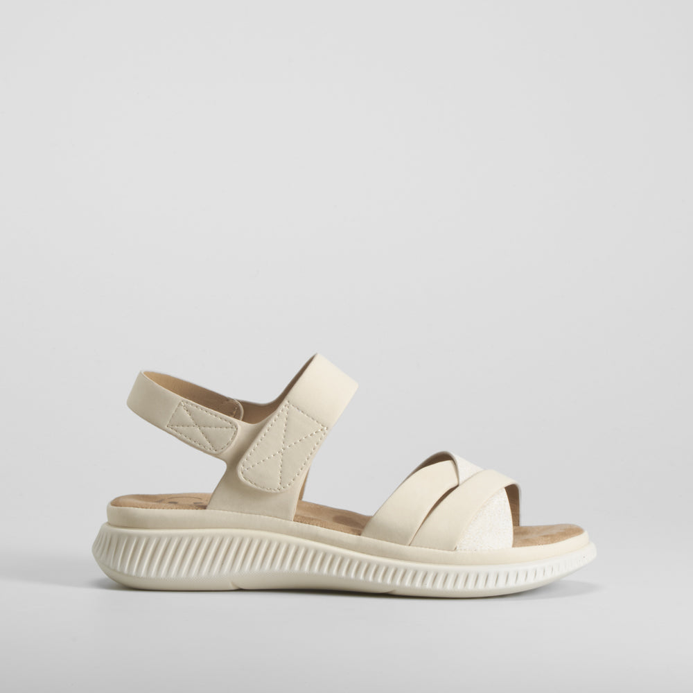 Sandalia plana acolchada beige COMFEET