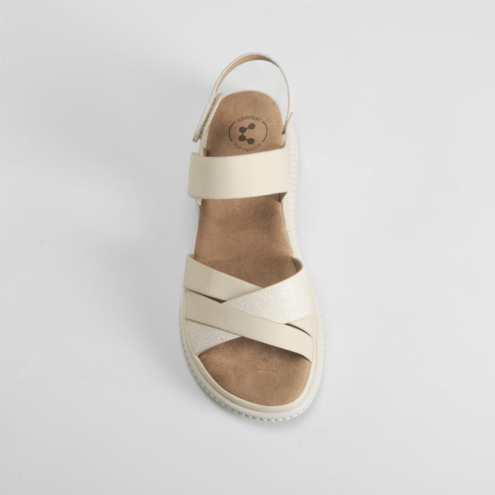 Sandalia plana acolchada beige COMFEET