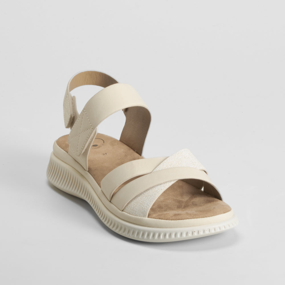 Sandalia plana acolchada beige COMFEET