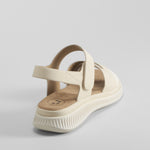 Sandalia plana acolchada beige COMFEET
