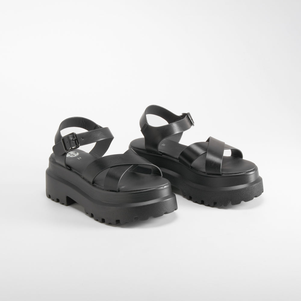 Sandalia cruzada chunky negra NYC