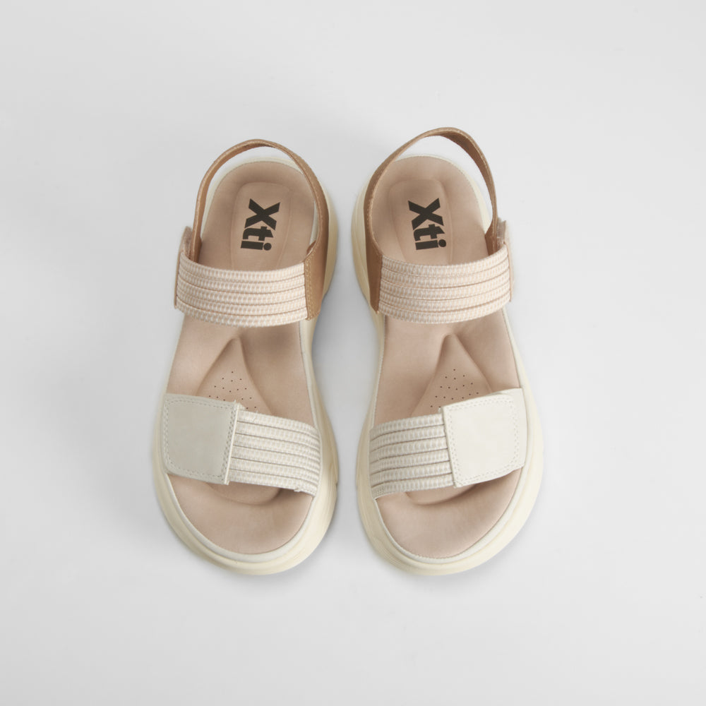 Sandalia cuña tiras perfos beige XTI