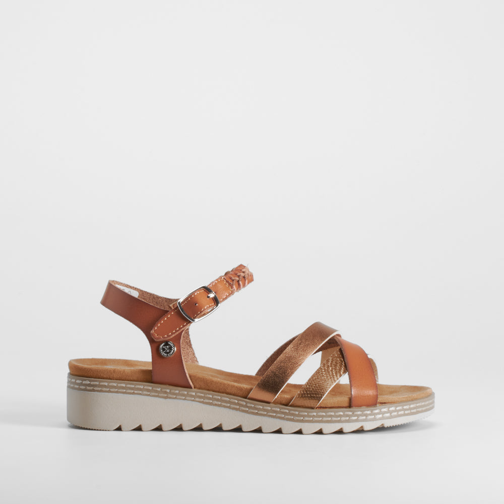 Sandalia cuña tiras suela sierra camel XTI
