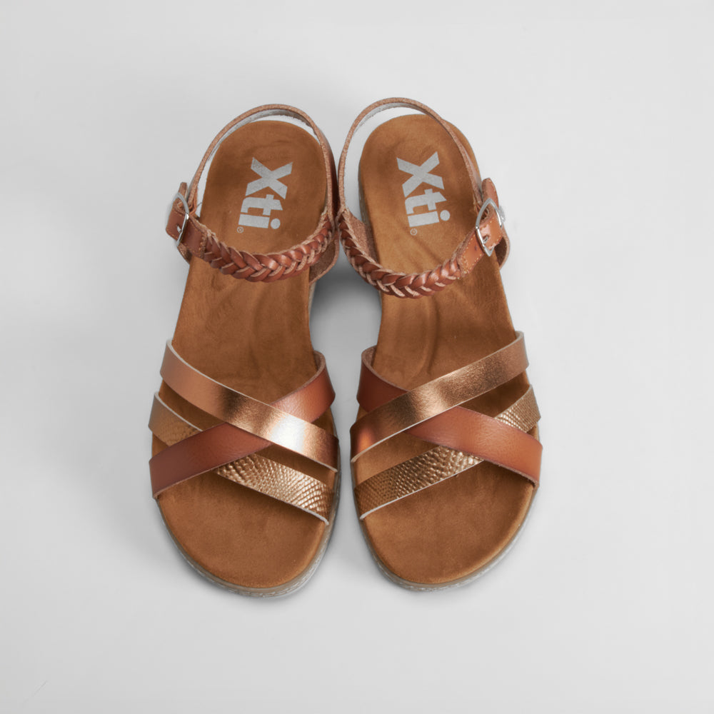 Sandalia cuña tiras suela sierra camel XTI