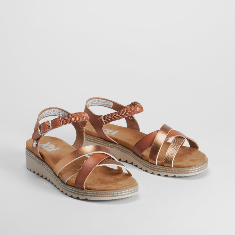 Sandalia cuña tiras suela sierra camel XTI