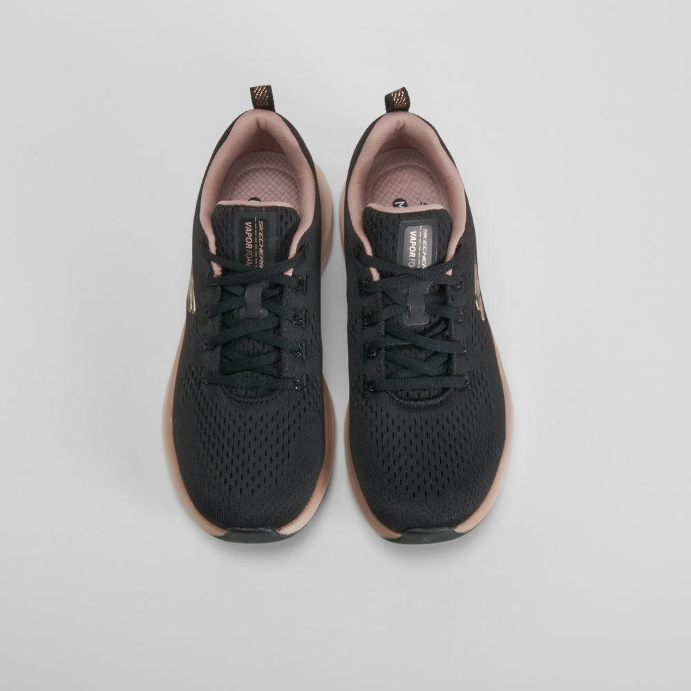 Deportiva VAPOR  negro SKECHERS