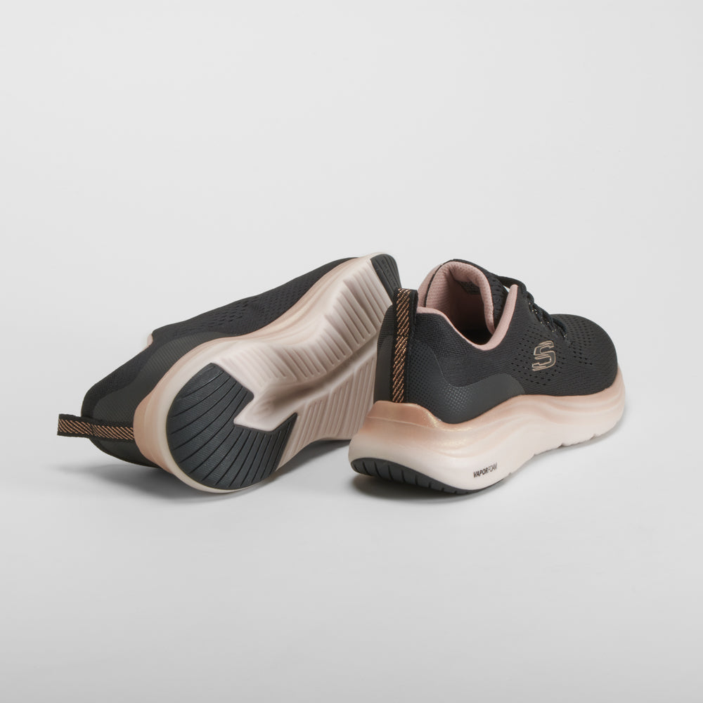 Deportiva VAPOR  negro SKECHERS