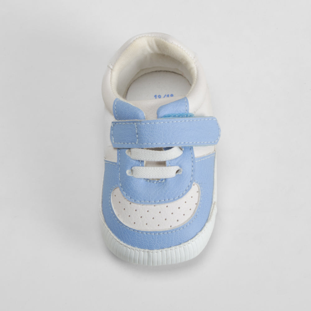 Deportiva preandante azul y blanca BACHE