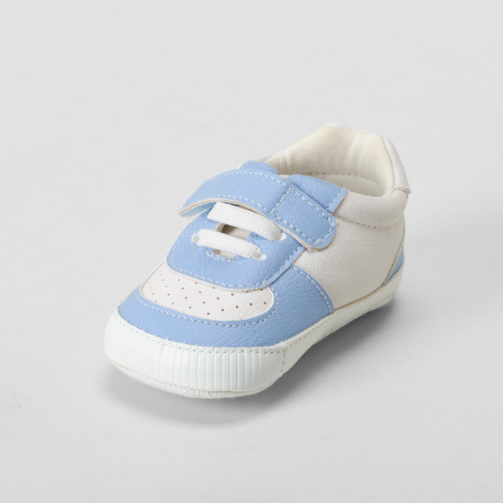 Deportiva preandante azul y blanca BACHE