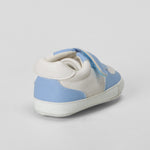 Deportiva preandante azul y blanca BACHE