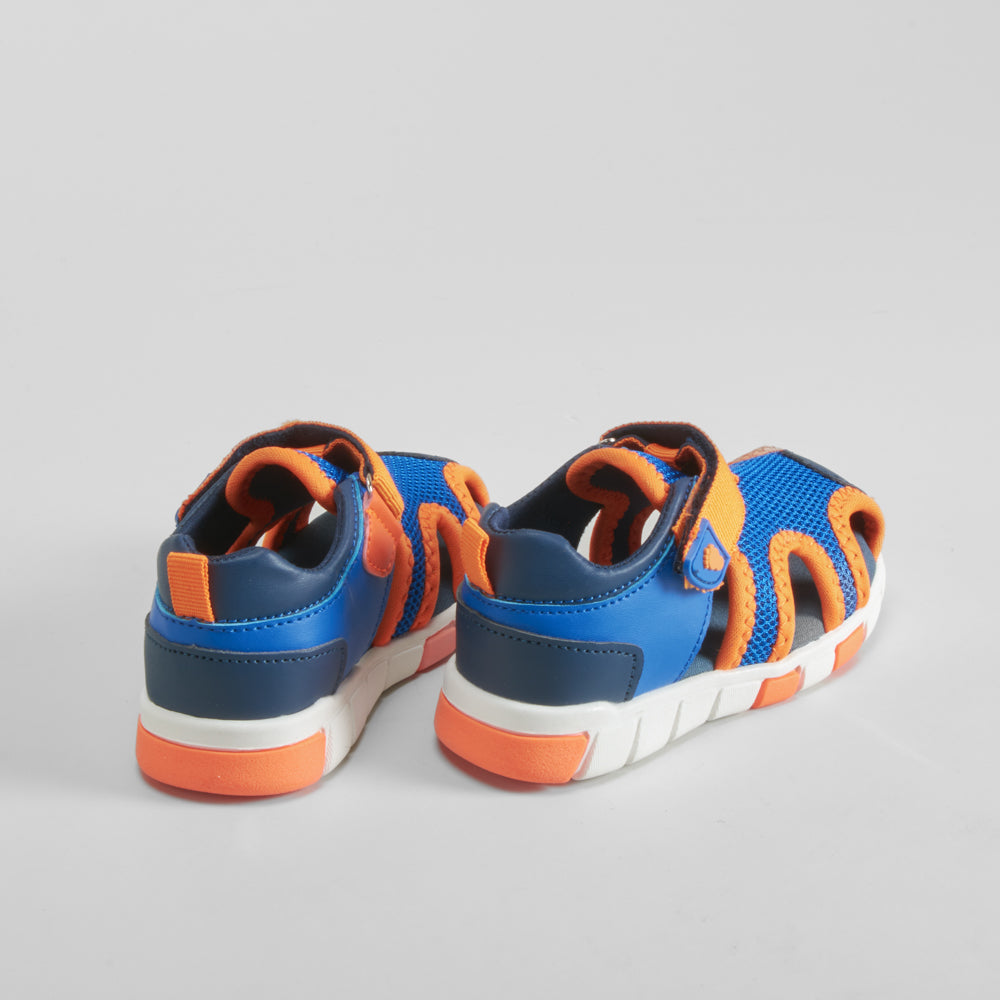 Sandalia cerrada bebé mesh azul y naranja BACHE