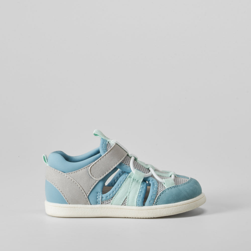 Sandalia cerrada gris COMFEET