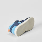 Sandalia cerrada azul COMFEET