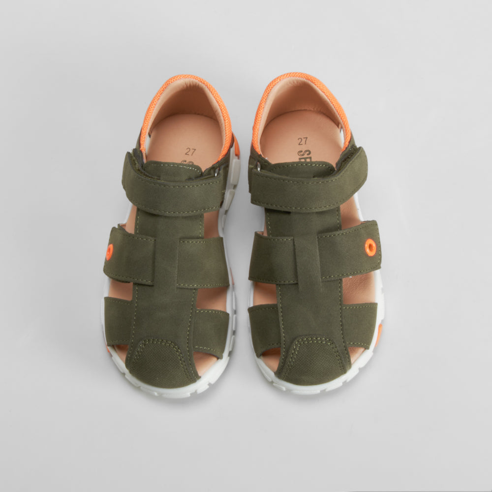 Sandalia cerrada casual verde SEVEN FIVE