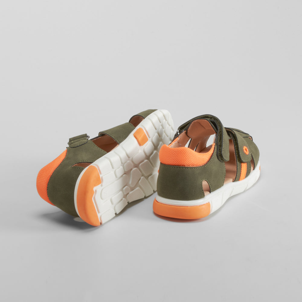 Sandalia cerrada casual verde SEVEN FIVE