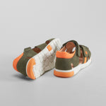 Sandalia cerrada casual verde SEVEN FIVE