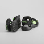 Sandalia deportiva negra y amarilla SEVEN FIVE