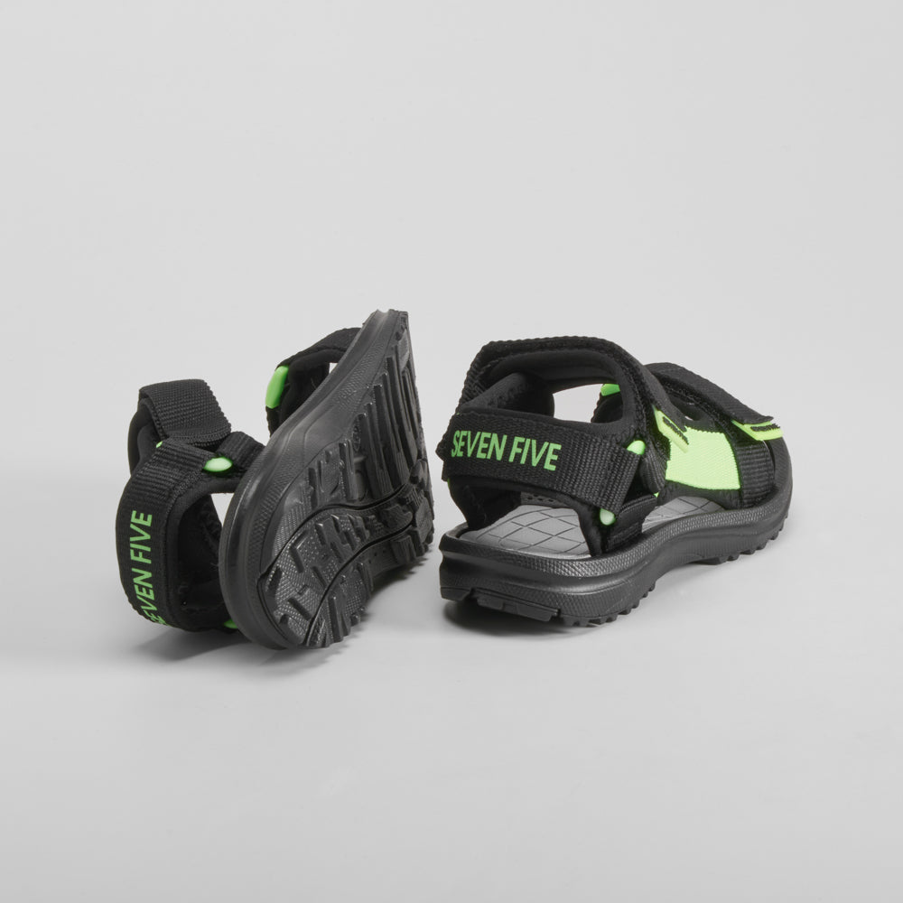 Sandalia deportiva negra y amarilla SEVEN FIVE