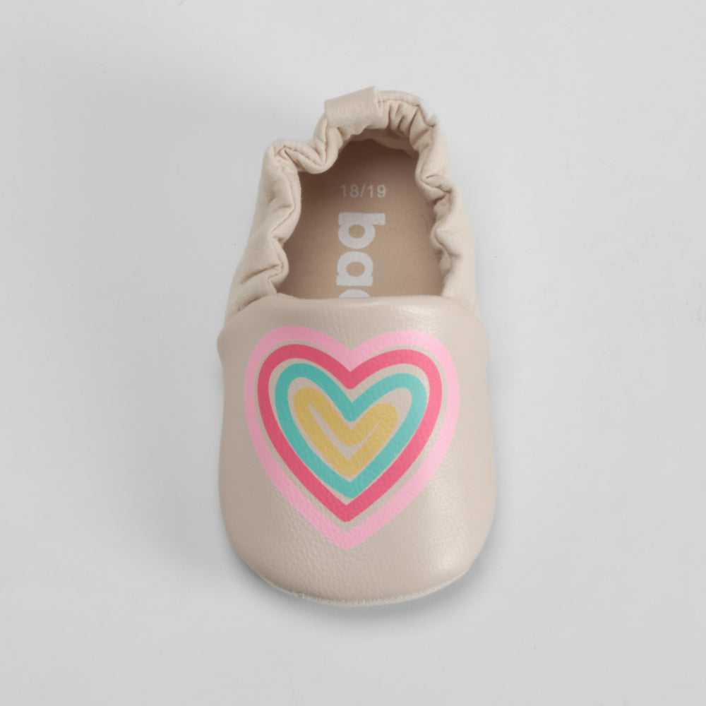 Deportiva preandante corazón beige BACHE