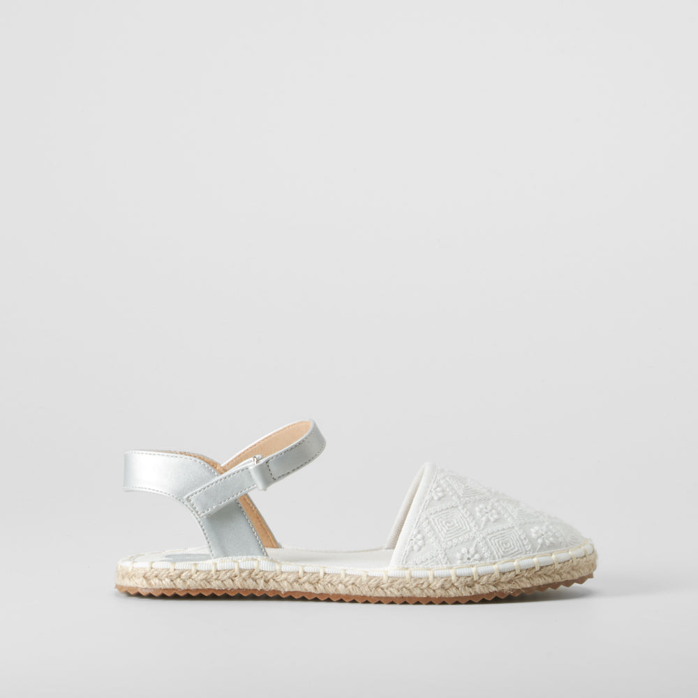 Alpargata de yute con bordados blanca OH GIRL