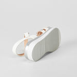 Sandalia de tiras con corazones blanca OH GIRL