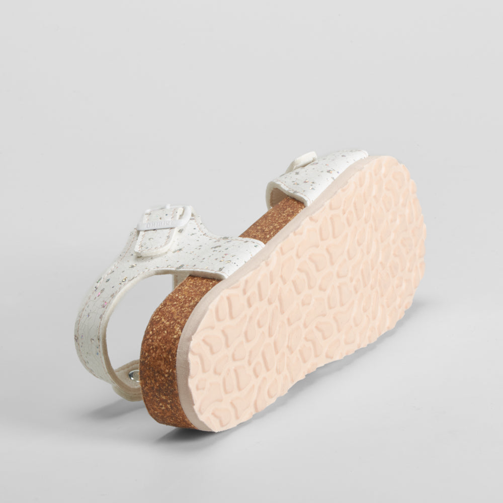 Sandalia bio con hebillas y brillo blanco OH GIRL