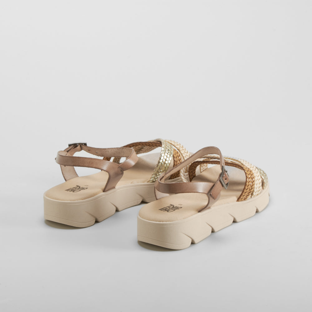 Sandalia cuña de piel beige OH GIRL