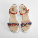 Sandalia cuña de piel abalorios multicolor OH GIRL
