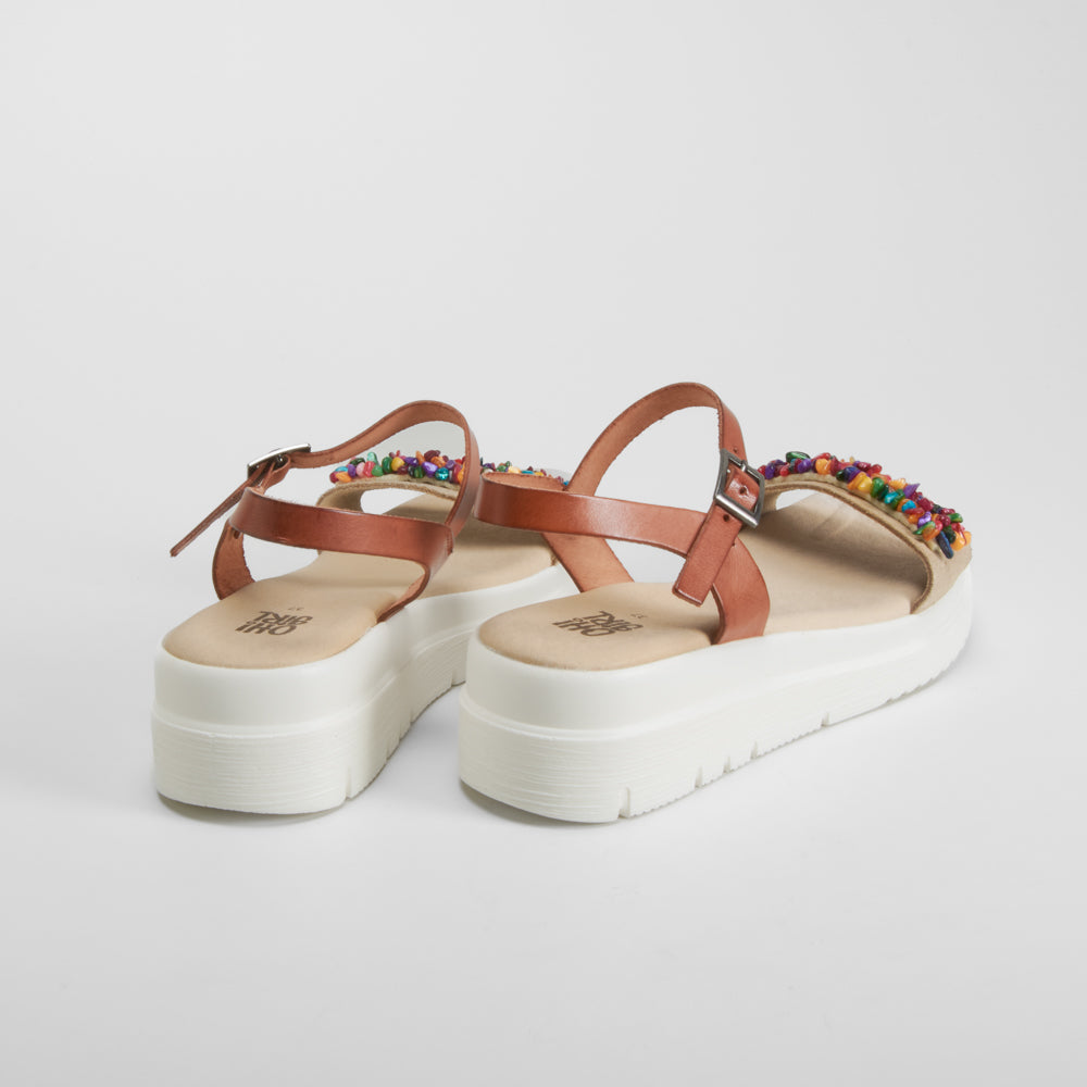 Sandalia cuña de piel abalorios multicolor OH GIRL