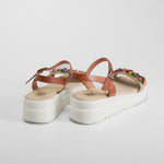 Sandalia cuña de piel abalorios multicolor OH GIRL