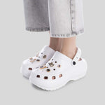 Zueco con plataforma y charms blanca XTI