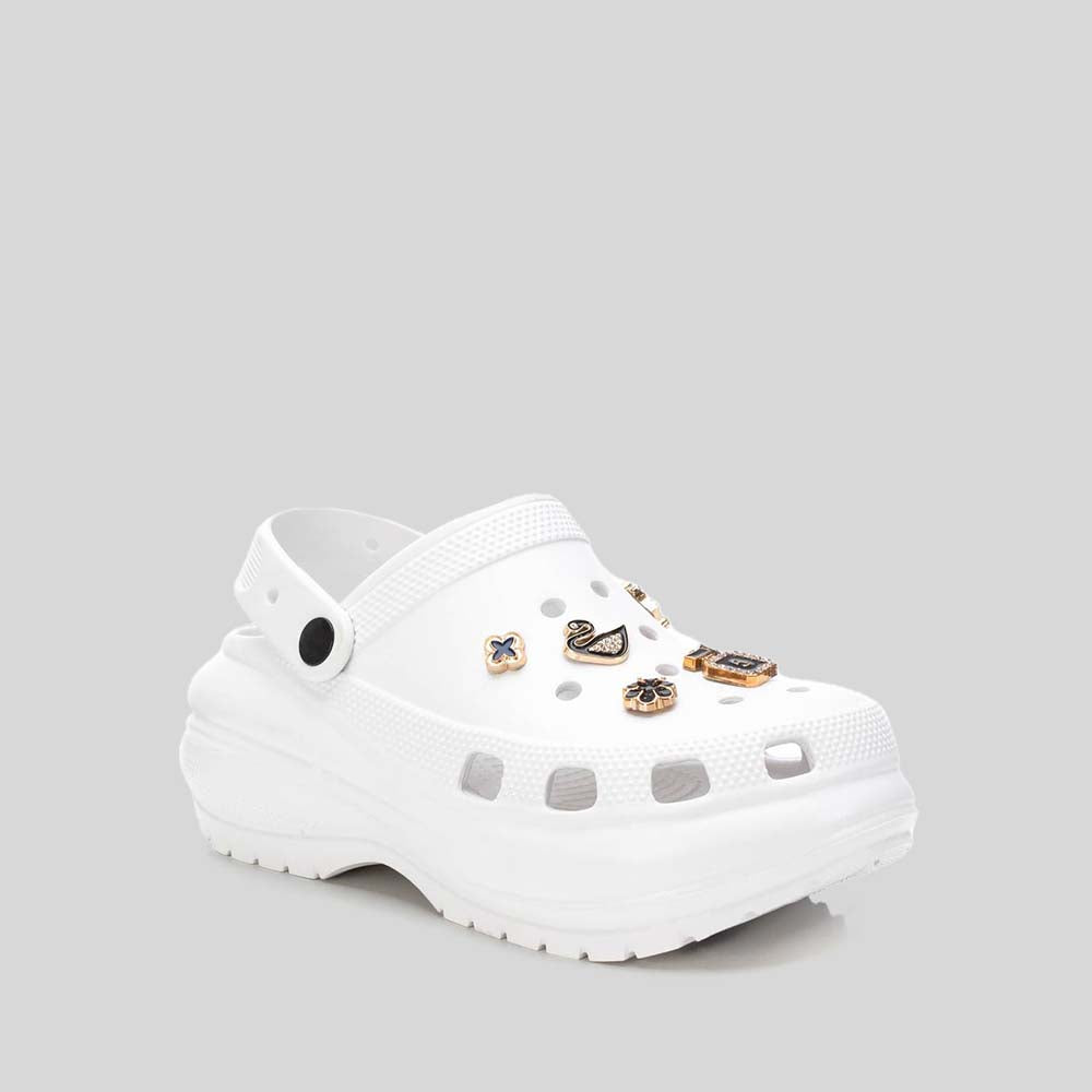Zueco con plataforma y charms blanca XTI