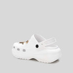 Zueco con plataforma y charms blanca XTI