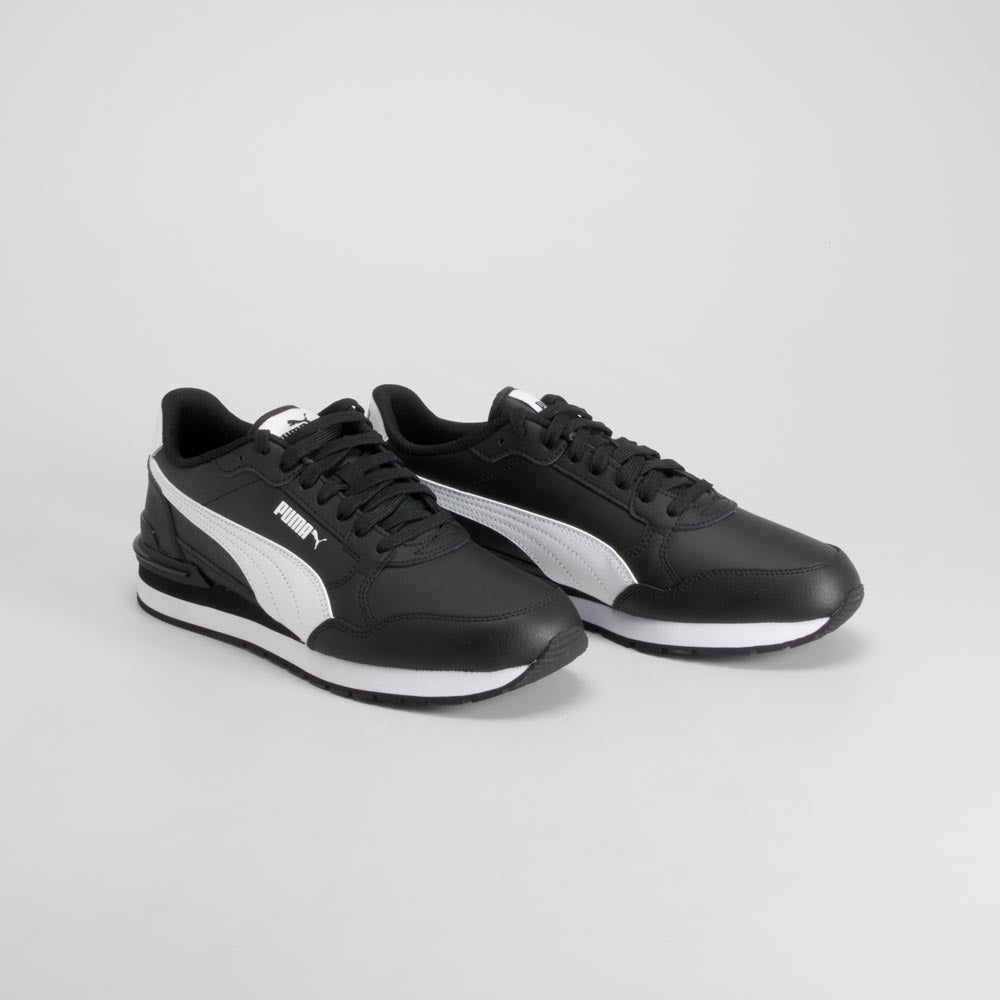 Deportiva Runner V4 negra PUMA