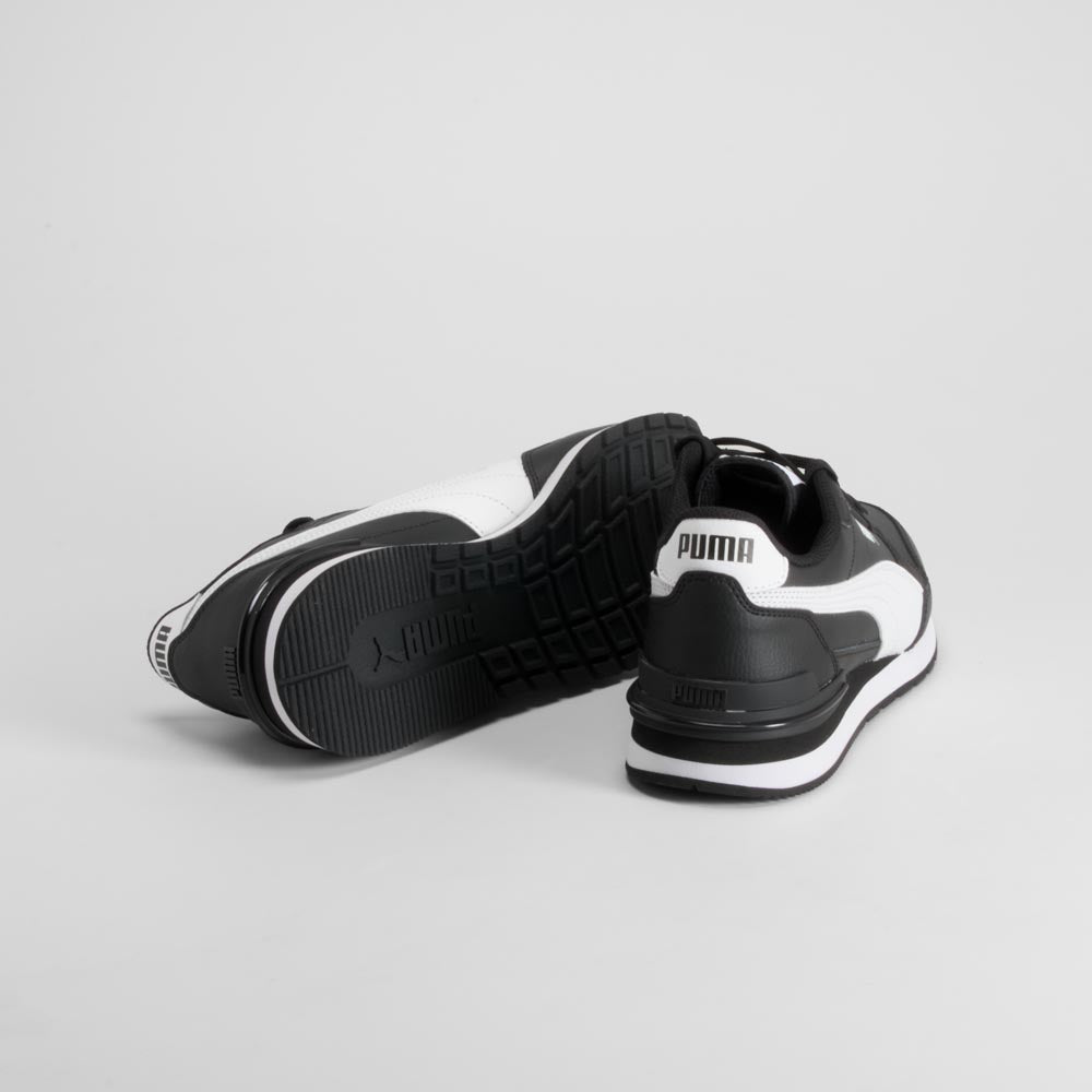 Deportiva Runner V4 negra PUMA