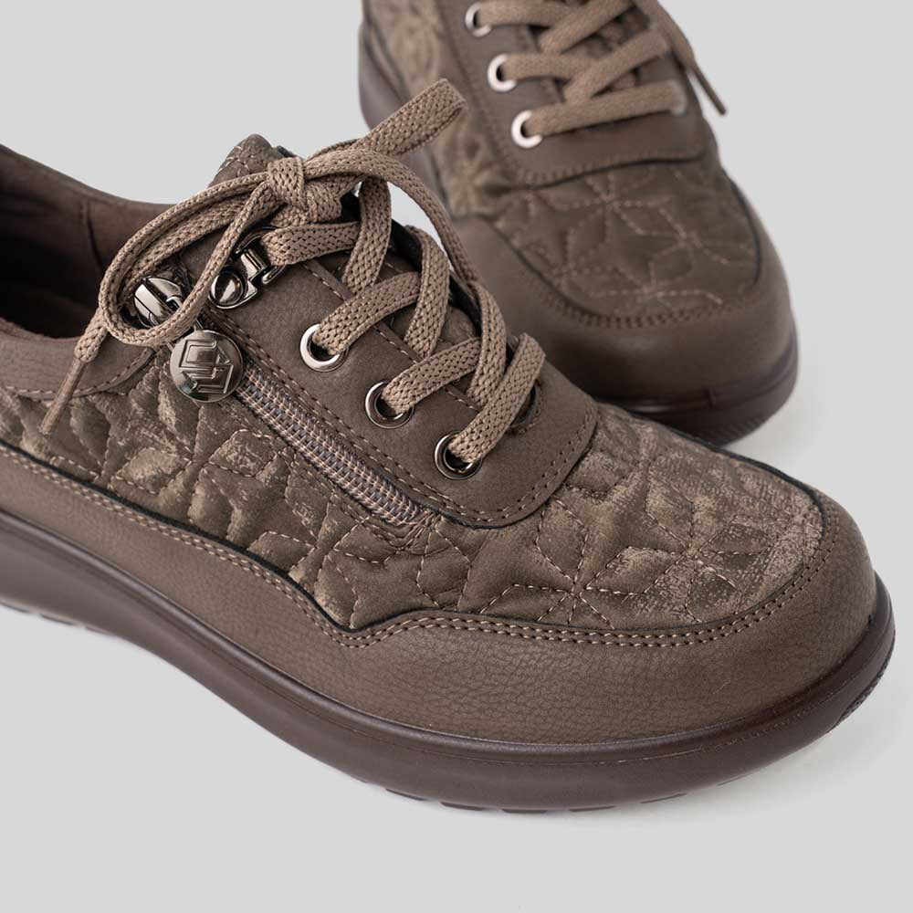 Deportiva casual bordados taupe MYSOFT