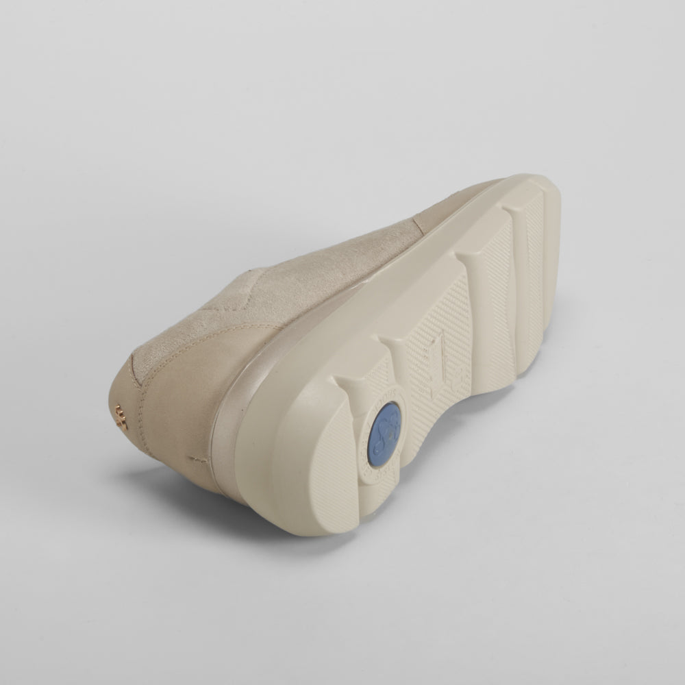 Zapato cuña elástico beige COMFEET