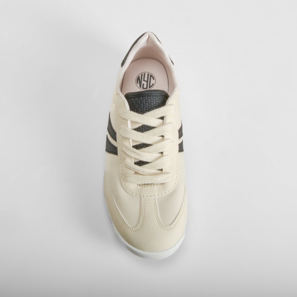 Deportiva casual blanca y negra NYC