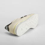 Deportiva casual blanca y negra NYC